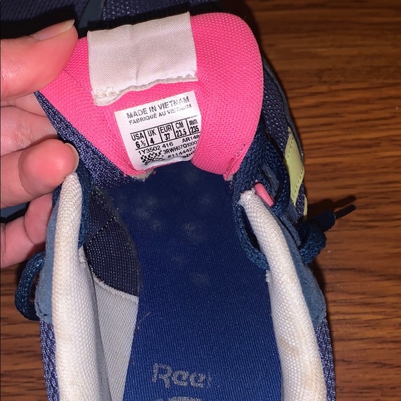 Reebok shoes - Picture 3 of 3